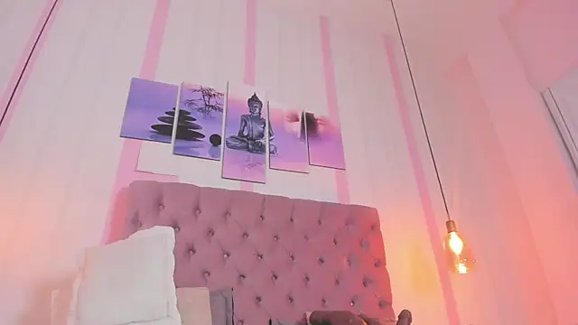 Sophia turneer online show from 02.05.25