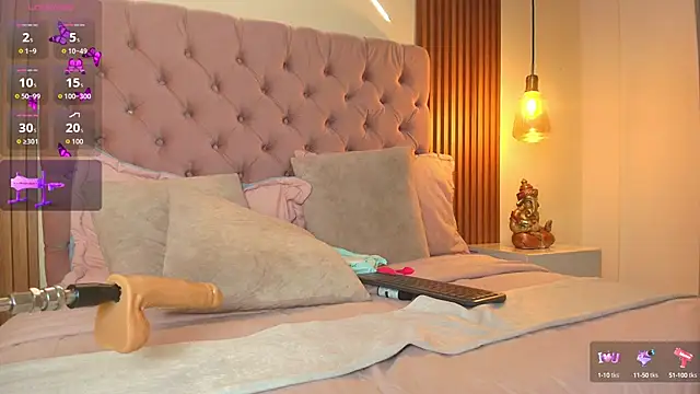 Sophia turneer online show from 09.30.25