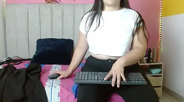 Snapshot of monickhot303av chatting on 01.17.25 monickhot303av online show from 01.17.25