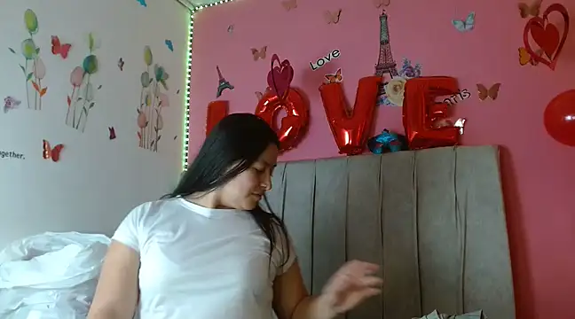 Snapshot of monickhot303av chatting on 02.19.25 monickhot303av online show from 02.19.25