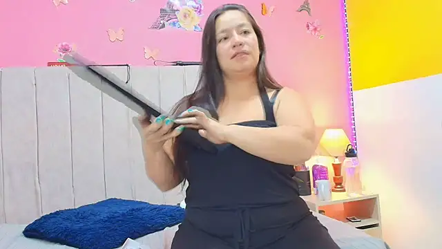 Snapshot of monickhot303av chatting on 03.22.25 monickhot303av online show from 03.22.25