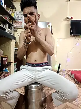 Snapshot of saggy1218 chatting on 12.16.25 saggy1218 online show from 12.16.25