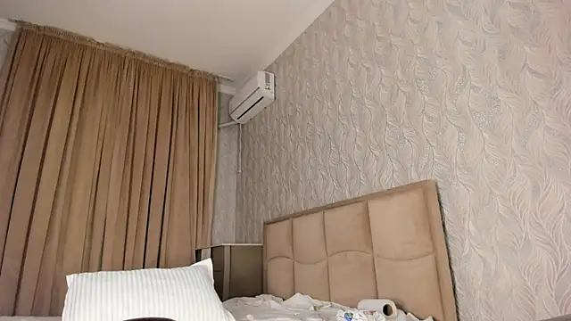 Snapshot of heyheyneko chatting on 10.20.25 heyheyneko online show from 10.20.25