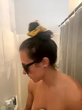 Snapshot of mrs__unknown chatting on 09.26.25 mrs unknown online show from 09.26.25