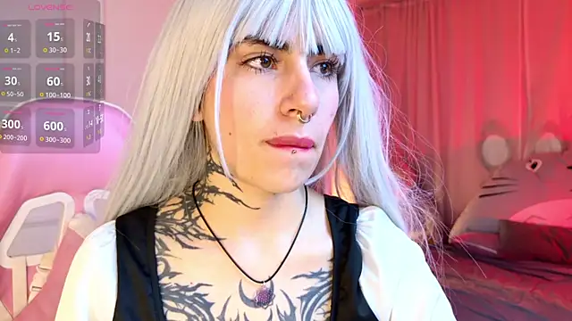 Snapshot of _Artemisa_X chatting on 10.14.25 Artemisa X online show from 10.14.25