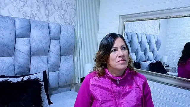 charlotte  G online show from 11.04.25