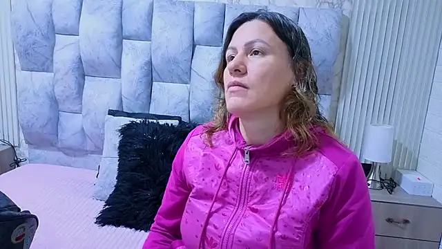 charlotte  G online show from 11.06.25