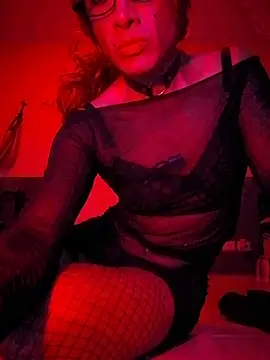 Snapshot of kandyloves chatting on 10.22.25 kandyloves online show from 10.22.25