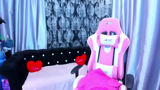 KamilaFoxy online show from 09.17.25