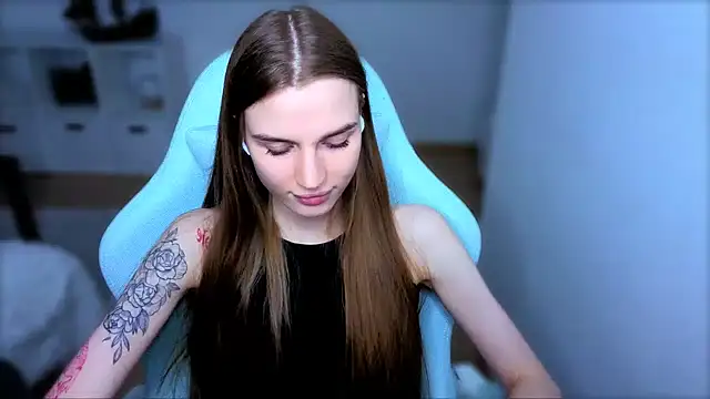 Snapshot of StellaLawless chatting on 10.04.25 StellaLawless online show from 10.04.25