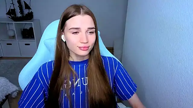 Snapshot of StellaLawless chatting on 10.05.25 StellaLawless online show from 10.05.25