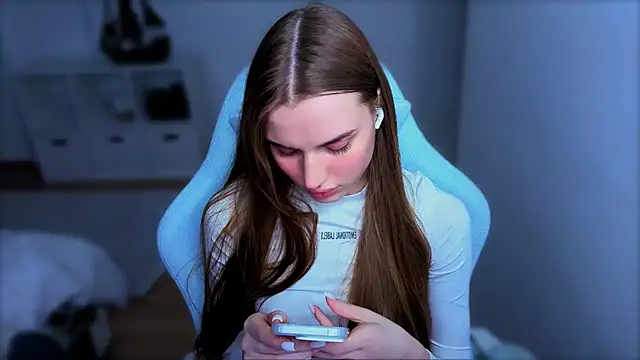 Snapshot of StellaLawless chatting on 10.23.25 StellaLawless online show from 10.23.25