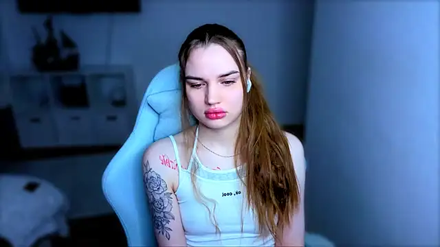 Snapshot of StellaLawless chatting on 11.26.25 StellaLawless online show from 11.26.25