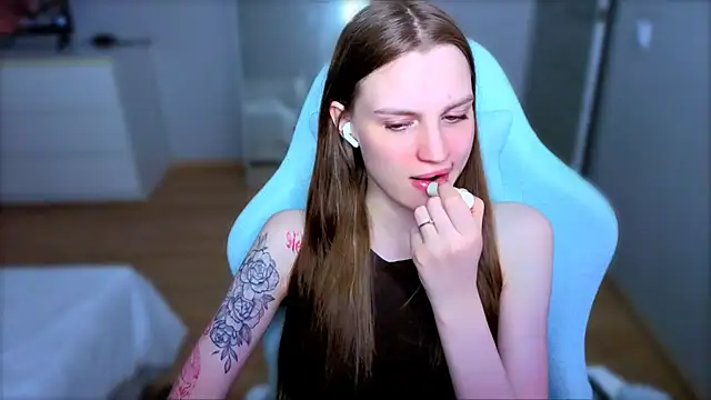 StellaLawless online show from 05.10.26