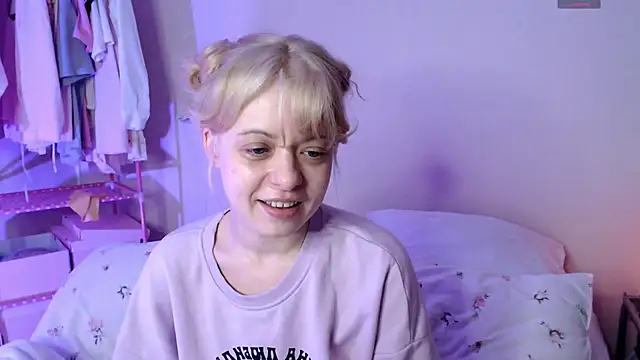 Snapshot of KatieMelone chatting on 02.13.26 KatieMelone online show from 02.13.26