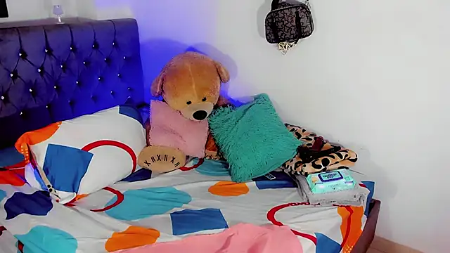 Zakura hot1 online show from 11.13.25