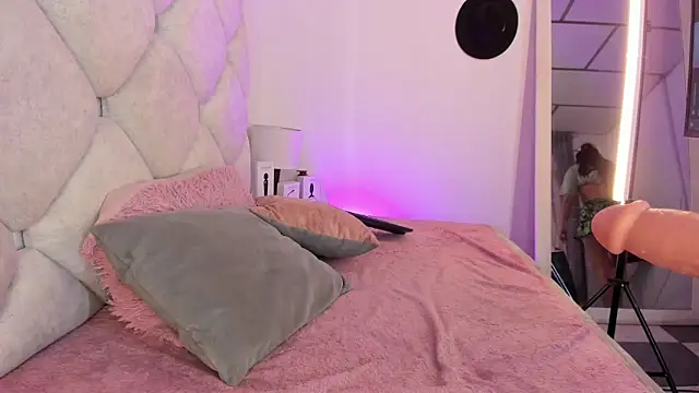 alessiaferry online show from 04.24.26