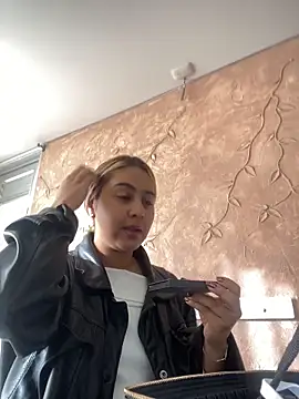 Miabonnett  online show from 11.26.25