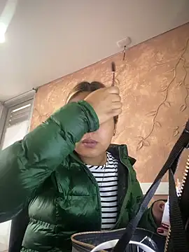 Snapshot of Miabonnett_ chatting on 12.19.25 Miabonnett online show from 12.19.25