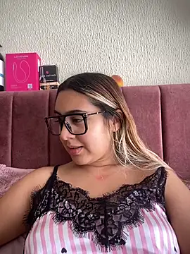 Snapshot of Miabonnett_ chatting on 02.25.26 Miabonnett online show from 02.25.26