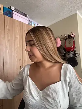 Snapshot of Miabonnett_ chatting on 07.16.26 Miabonnett online show from 07.16.26
