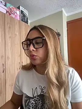 Snapshot of Miabonnett_ chatting on 07.28.26 Miabonnett online show from 07.28.26