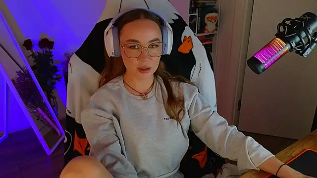 Snapshot of Emili1- chatting on 03.12.25 Emili1- online show from 03.12.25