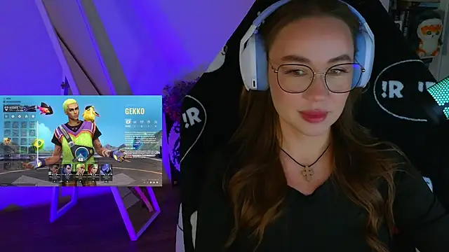 Snapshot of Emili1- chatting on 03.17.25 Emili1- online show from 03.17.25