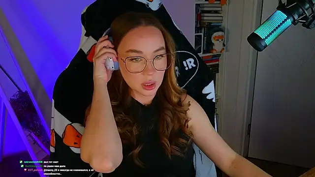 Snapshot of Emili1- chatting on 03.19.25 Emili1- online show from 03.19.25