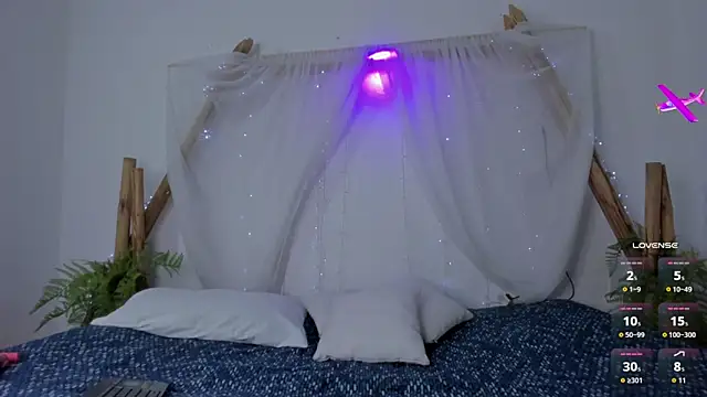 Snapshot of _RedMoon chatting on 12.19.25 RedMoon online show from 12.19.25