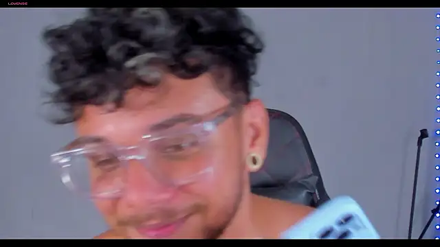 Snapshot of kenintoro chatting on 03.10.26 kenintoro online show from 03.10.26