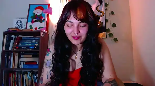 Snapshot of sweetiee_mary chatting on 12.10.24 sweetiee mary online show from 12.10.24