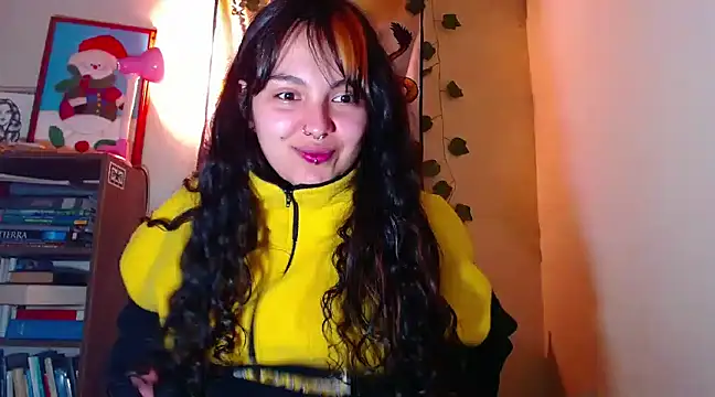 Snapshot of sweetiee_mary chatting on 12.14.24 sweetiee mary online show from 12.14.24