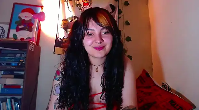 Snapshot of sweetiee_mary chatting on 12.15.24 sweetiee mary online show from 12.15.24