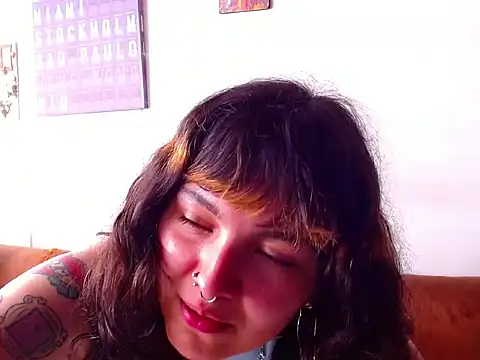 Snapshot of sweetiee_mary chatting on 06.12.26 sweetiee mary online show from 06.12.26