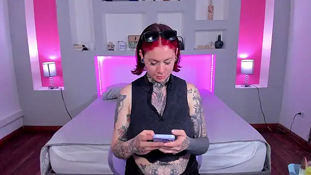 ViolettaBaker  online show from 01.14.25