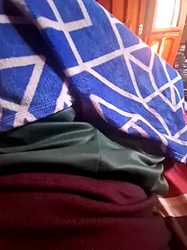 Snapshot of am100603 chatting on 11.04.25 am100603 online show from 11.04.25