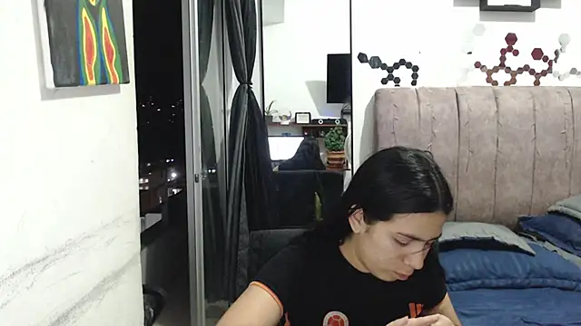 Liza Thurner online show from 01.05.25