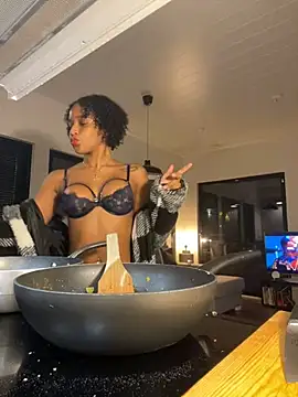 Snapshot of Black_Dolll chatting on 12.19.24 Black Dolll online show from 12.19.24