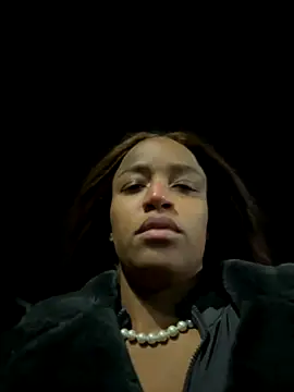 Snapshot of Black_Dolll chatting on 11.10.25 Black Dolll online show from 11.10.25