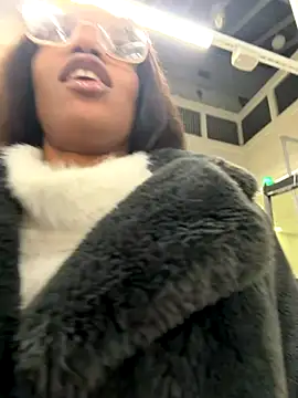 Snapshot of Black_Dolll chatting on 12.19.25 Black Dolll online show from 12.19.25