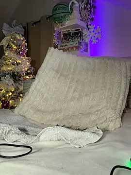 Snapshot of JezzyHill chatting on 12.13.25 JezzyHill online show from 12.13.25