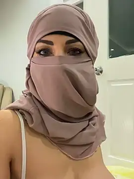 Snapshot of Amberonee31 chatting on 02.18.25 Amberonee31 online show from 02.18.25