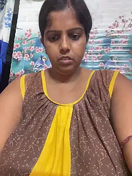 Snapshot of Beauty-queen chatting on 10.26.25 Beauty-queen online show from 10.26.25