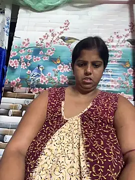 Snapshot of Beauty-queen chatting on 10.27.25 Beauty-queen online show from 10.27.25