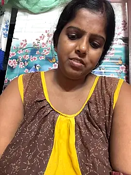 Snapshot of Beauty-queen chatting on 10.28.25 Beauty-queen online show from 10.28.25