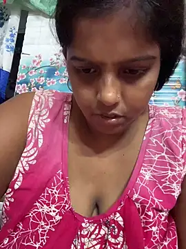 Snapshot of Beauty-queen chatting on 10.29.25 Beauty-queen online show from 10.29.25