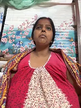 Snapshot of Beauty-queen chatting on 11.04.25 Beauty-queen online show from 11.04.25