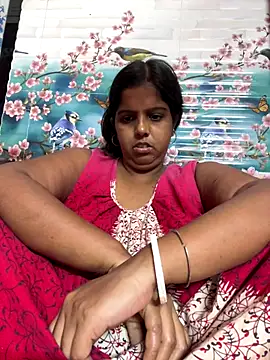 Snapshot of Beauty-queen chatting on 11.06.25 Beauty-queen online show from 11.06.25