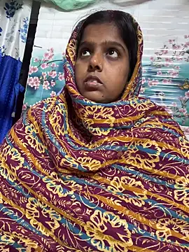 Snapshot of Beauty-queen chatting on 11.12.25 Beauty-queen online show from 11.12.25